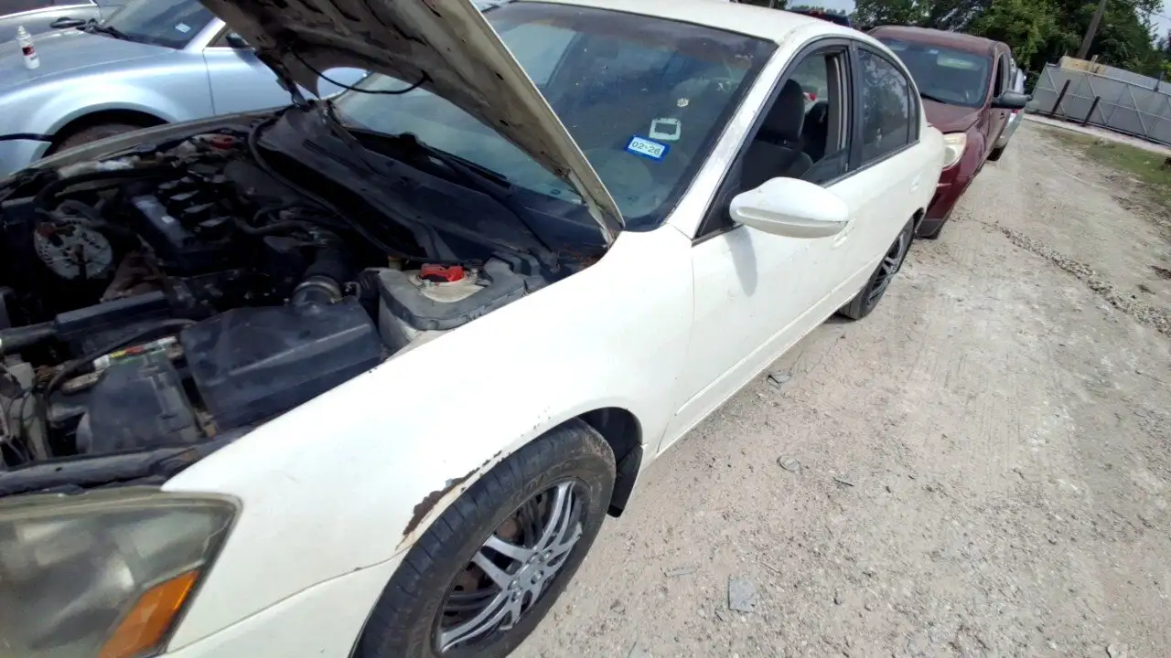 Photo of 2005 Nissan Altima