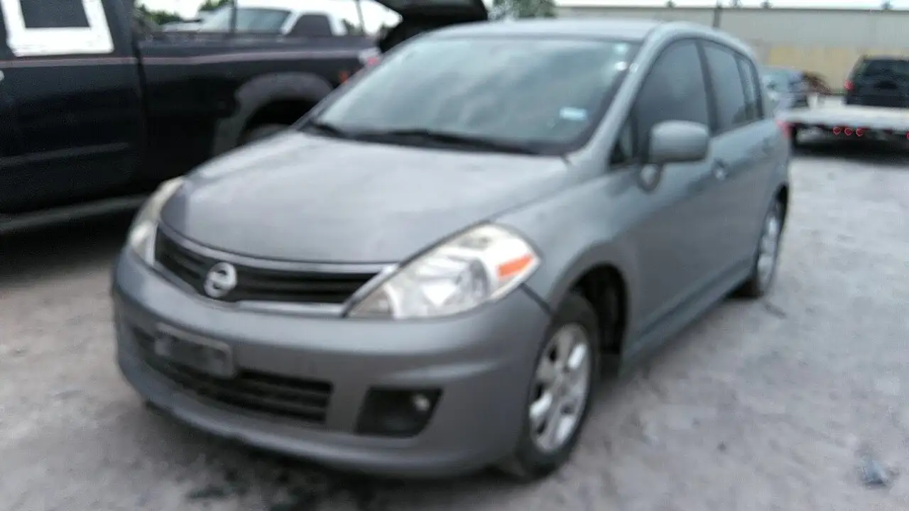 Photo of 2010 Nissan Versa