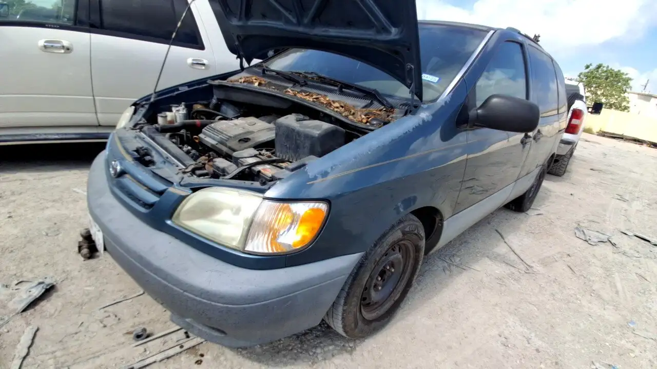 Photo of 2002 Toyota Sienna
