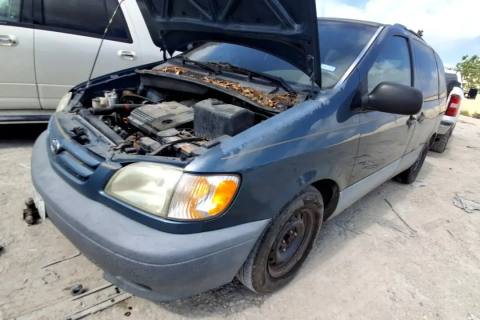 Photo of 2002 Toyota Sienna