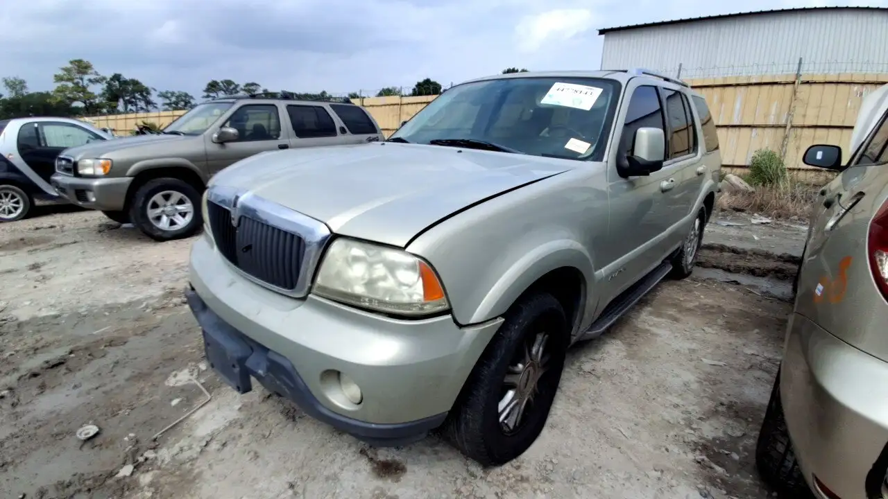Photo of 2003 Lincoln Aviator
