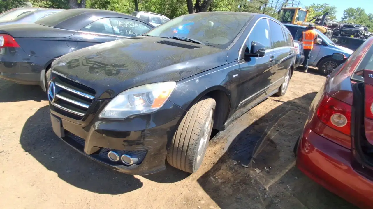 Photo of 2011 Mercedes-Benz R350