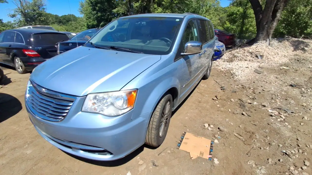 Photo of 2013 Chrysler Town & Country