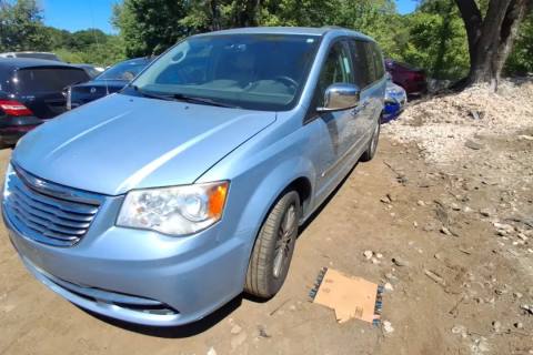 Photo of 2013 Chrysler Town & Country