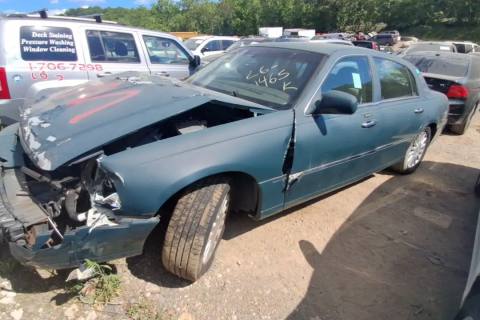 Photo of 2005 Lincoln Town Car