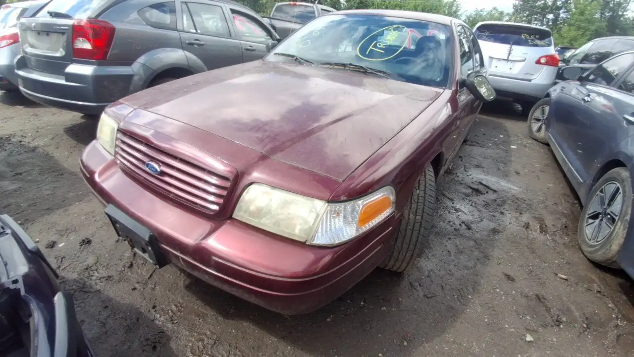 Photo of 2006 Ford Crown Victoria