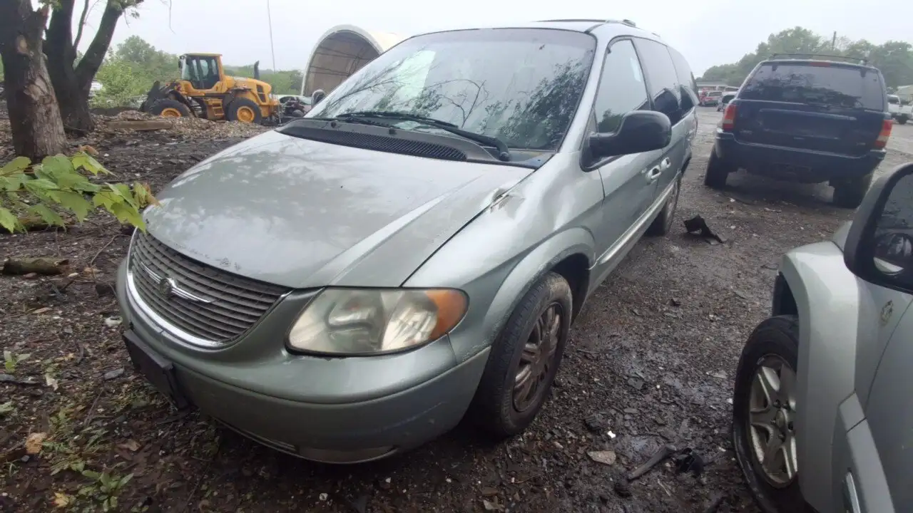 Photo of 2004 Chrysler Town & Country