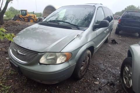 Photo of 2004 Chrysler Town & Country