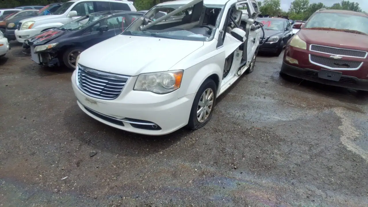 Photo of 2013 Chrysler Town & Country