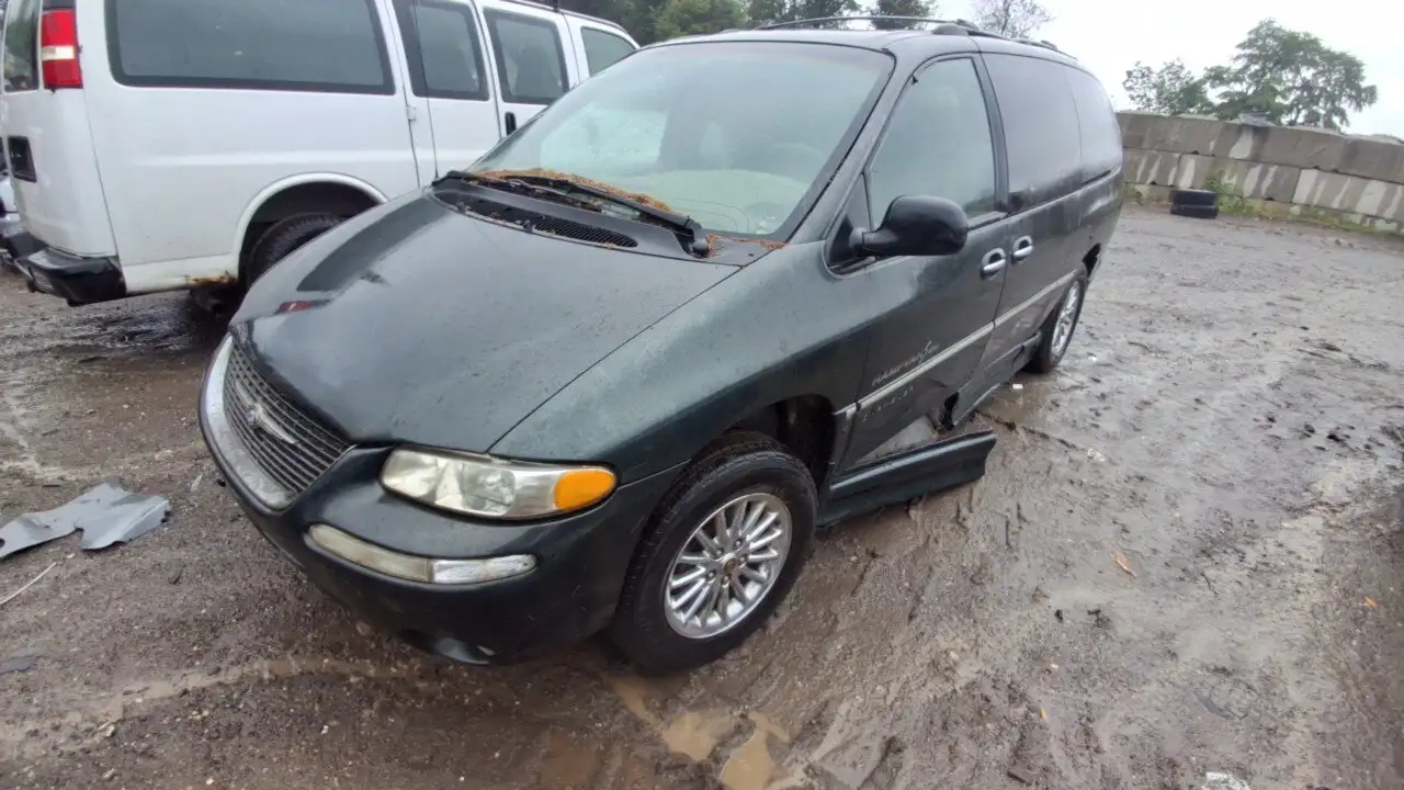 Photo of 2000 Chrysler Town & Country