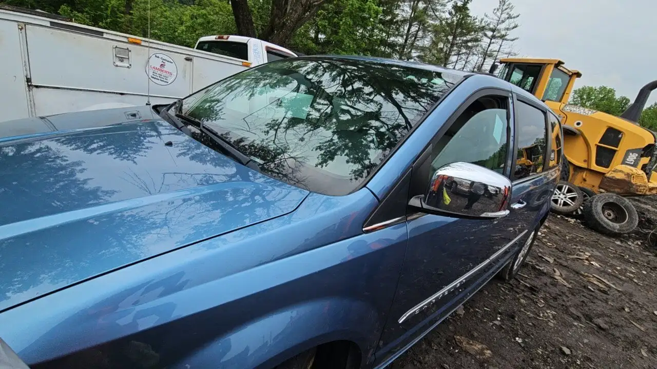 Photo of 2012 Chrysler Town & Country