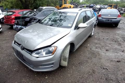Photo of 2015 Volkswagen Golf Sportwagen
