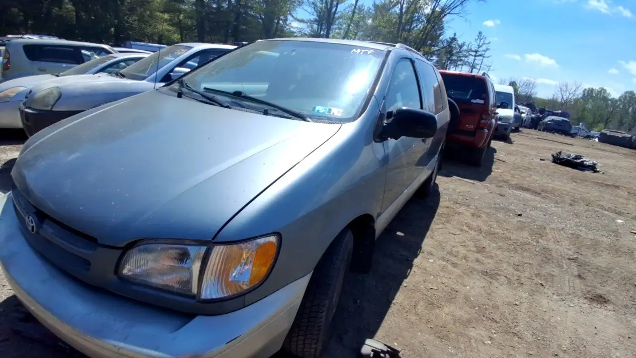 Photo of 2000 Toyota Sienna