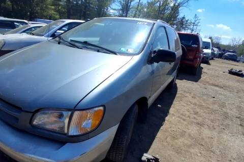 Photo of 2000 Toyota Sienna