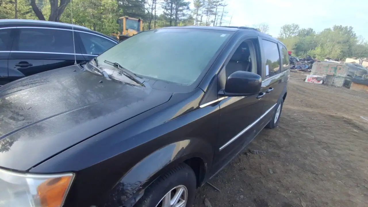 Photo of 2010 Chrysler Town & Country