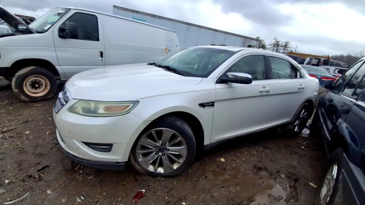 Photo of 2010 Ford Taurus