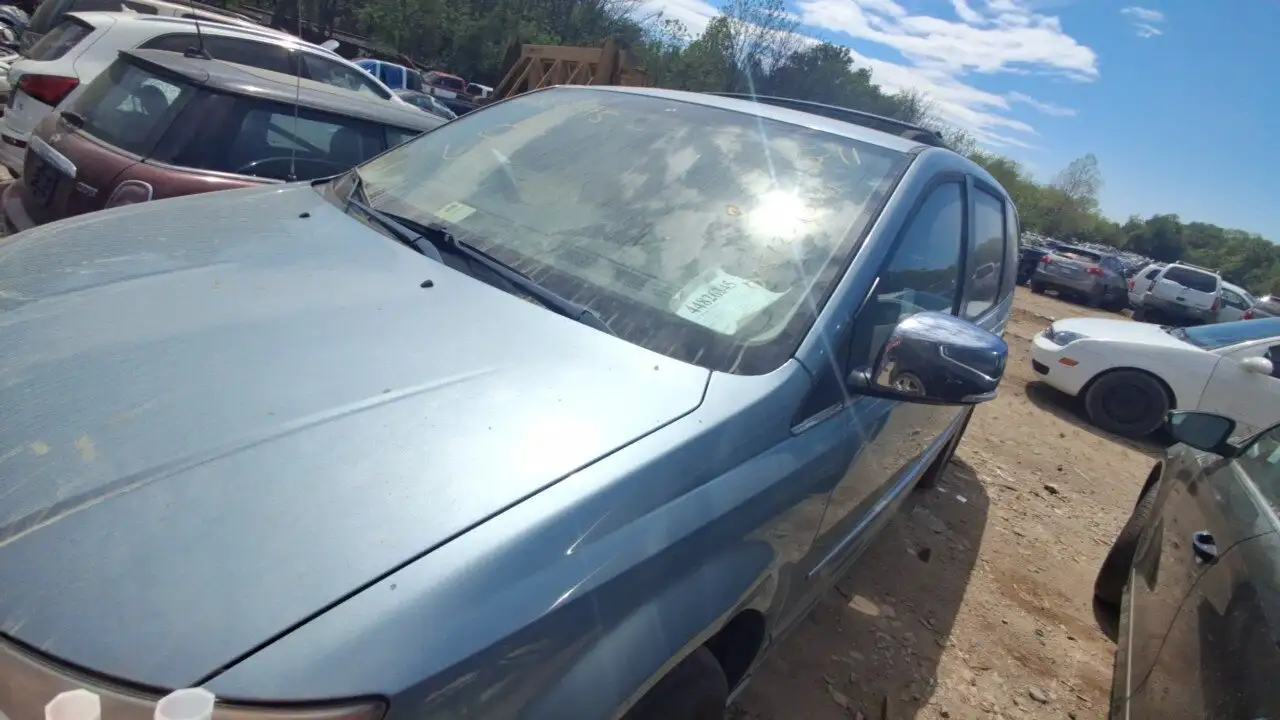 Photo of 2010 Chrysler Town & Country