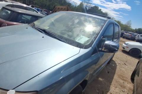Photo of 2010 Chrysler Town & Country