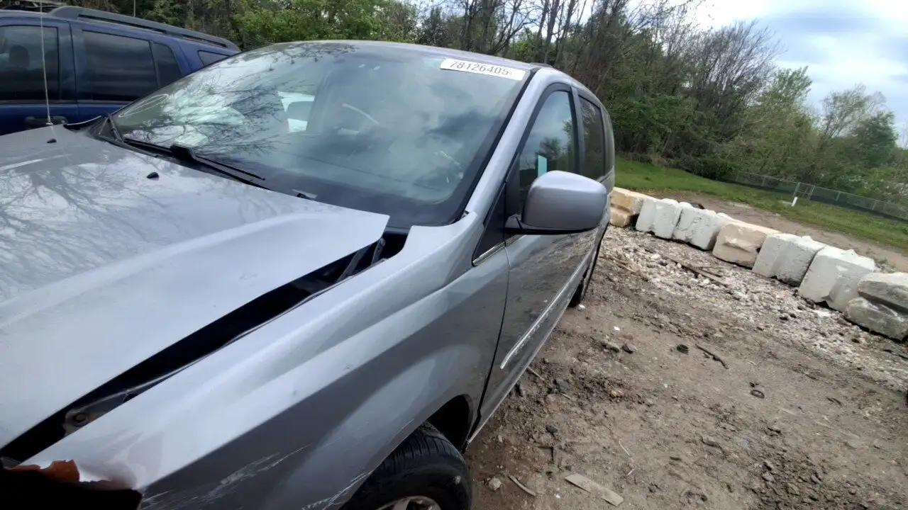 Photo of 2013 Chrysler Town & Country