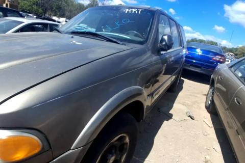 Photo of 2001 Lincoln Navigator