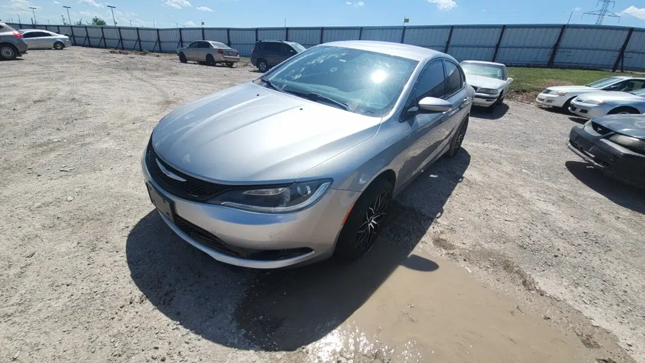 Photo of 2015 Chrysler 200
