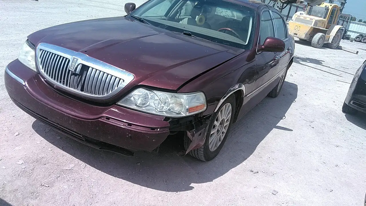 Photo of 2003 Lincoln Town Car