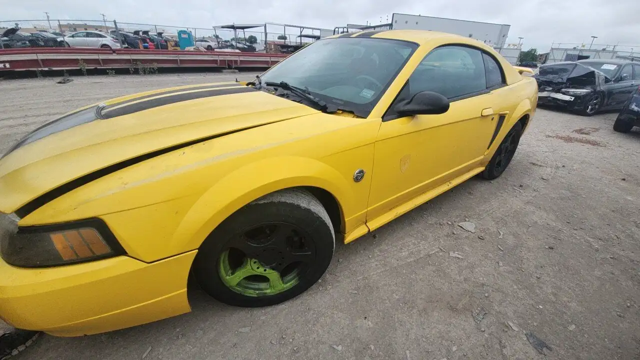 Photo of 2004 Ford Mustang