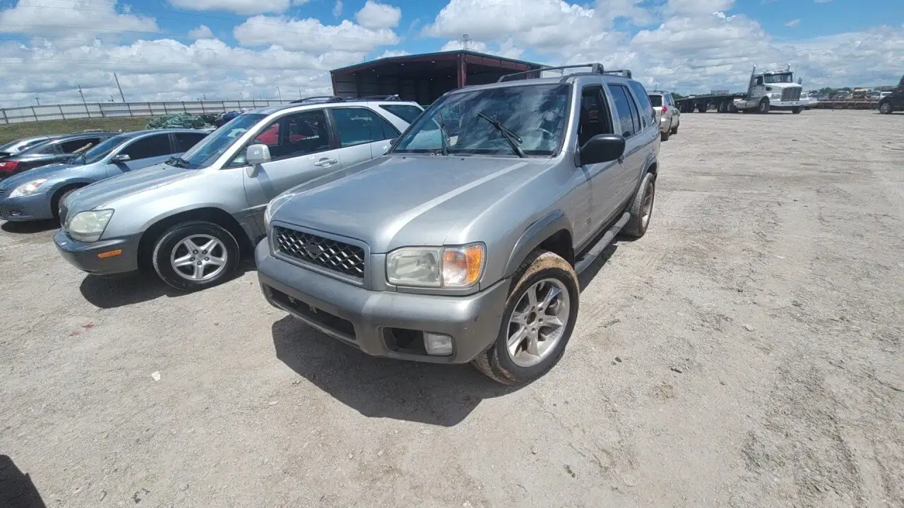 Photo of 2001 Nissan Pathfinder
