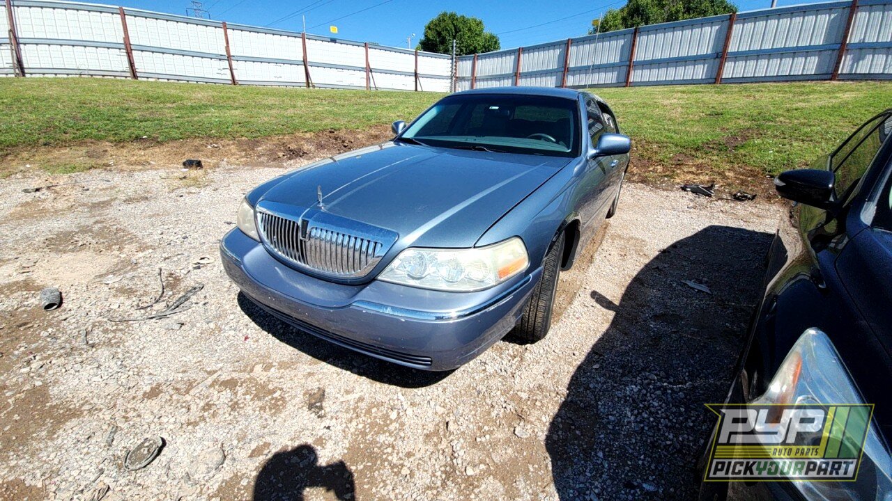 Photo of 2004 Lincoln Town Car