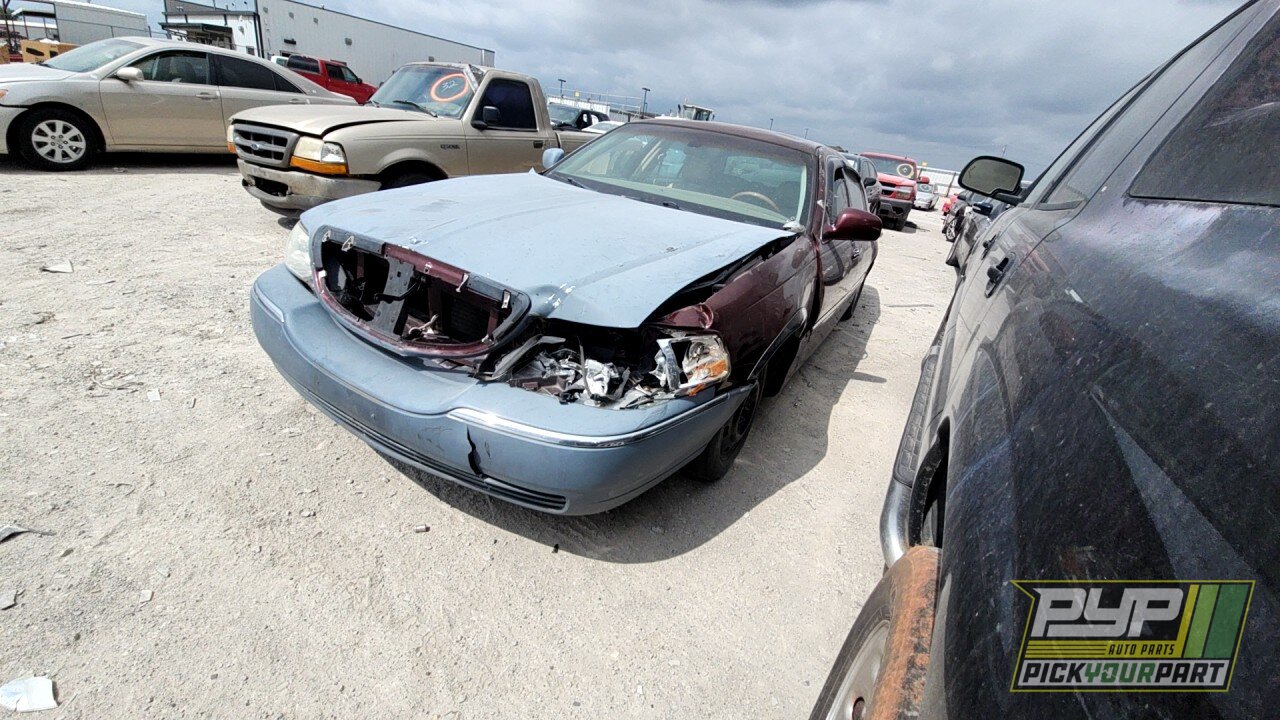 Photo of 2004 Lincoln Town Car