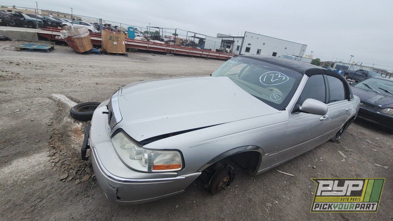 Photo of 2005 Lincoln Town Car