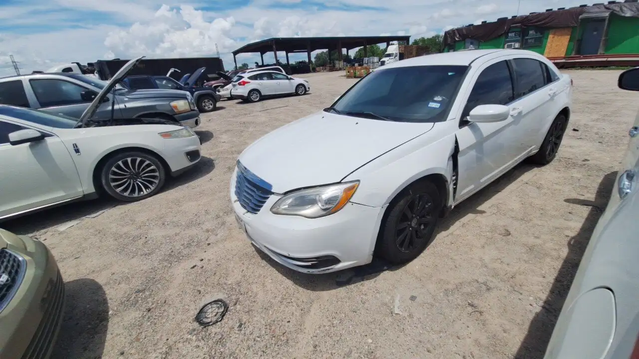 Photo of 2013 Chrysler 200