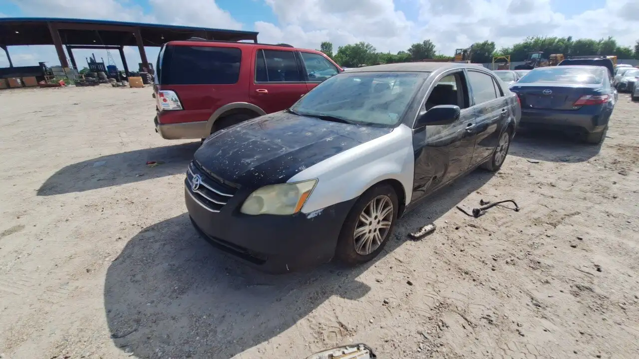Photo of 2005 Toyota Avalon