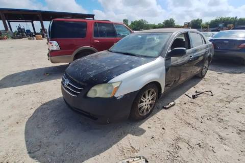 Photo of 2005 Toyota Avalon
