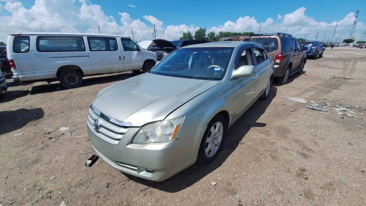 Photo of 2005 Toyota Avalon
