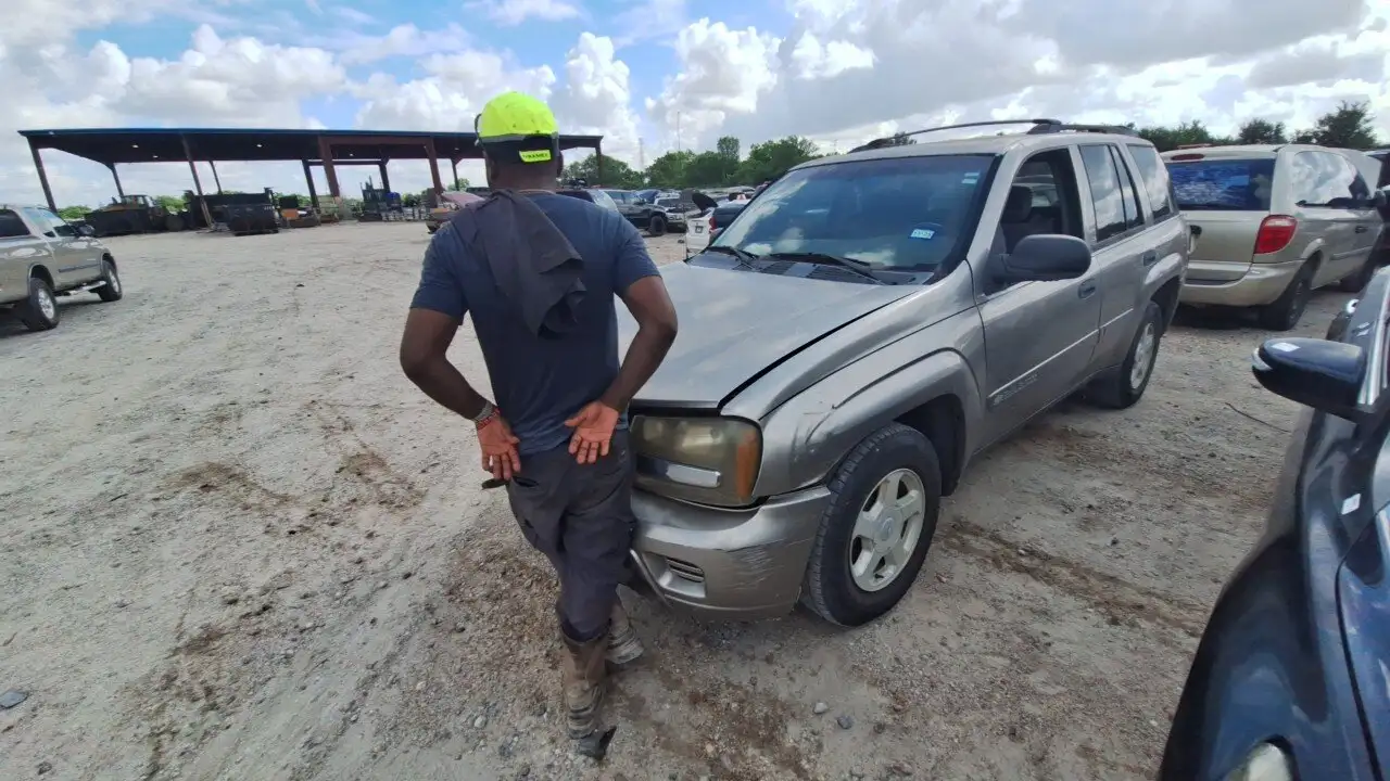 Photo of 2002 Chevrolet Trailblazer