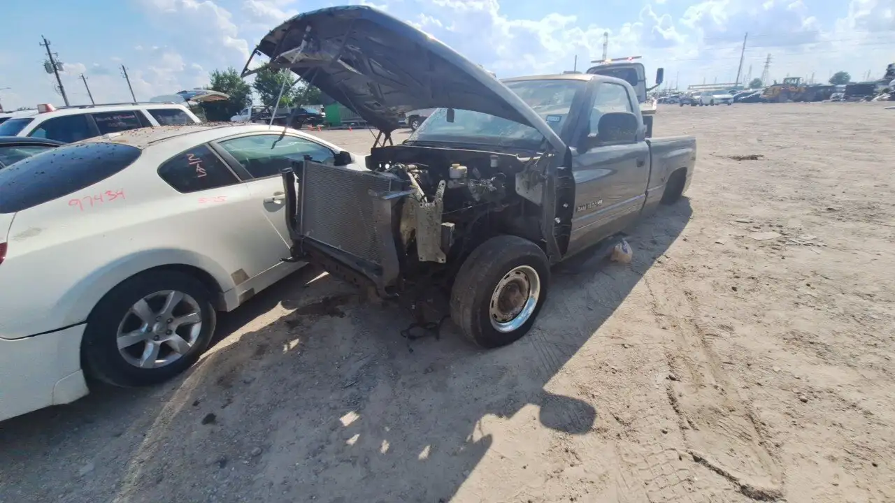 Photo of 2001 Dodge Ram 1500