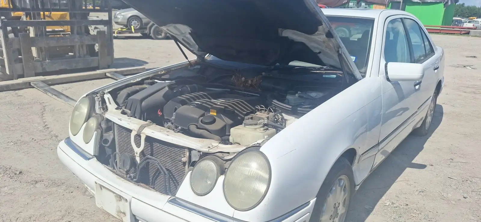Photo of 1999 Mercedes-Benz E320