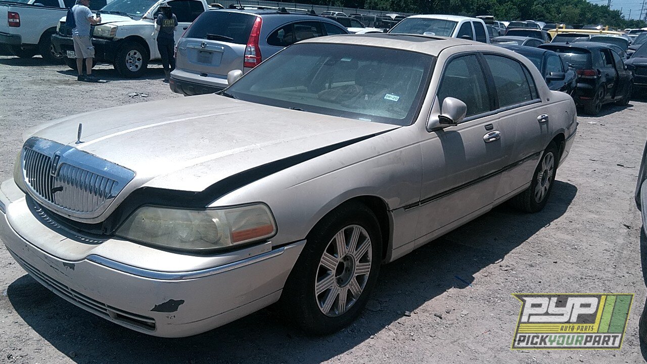 Photo of 2003 Lincoln Town Car