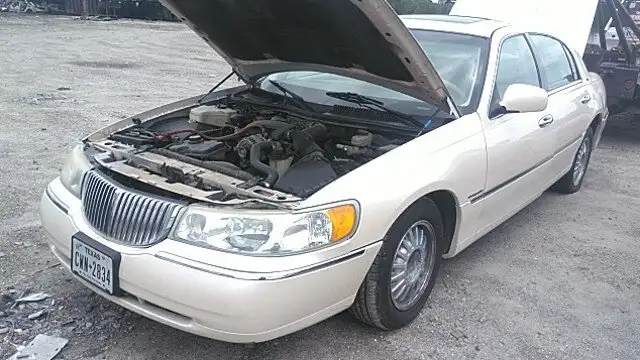 Photo of 1998 Lincoln Town Car
