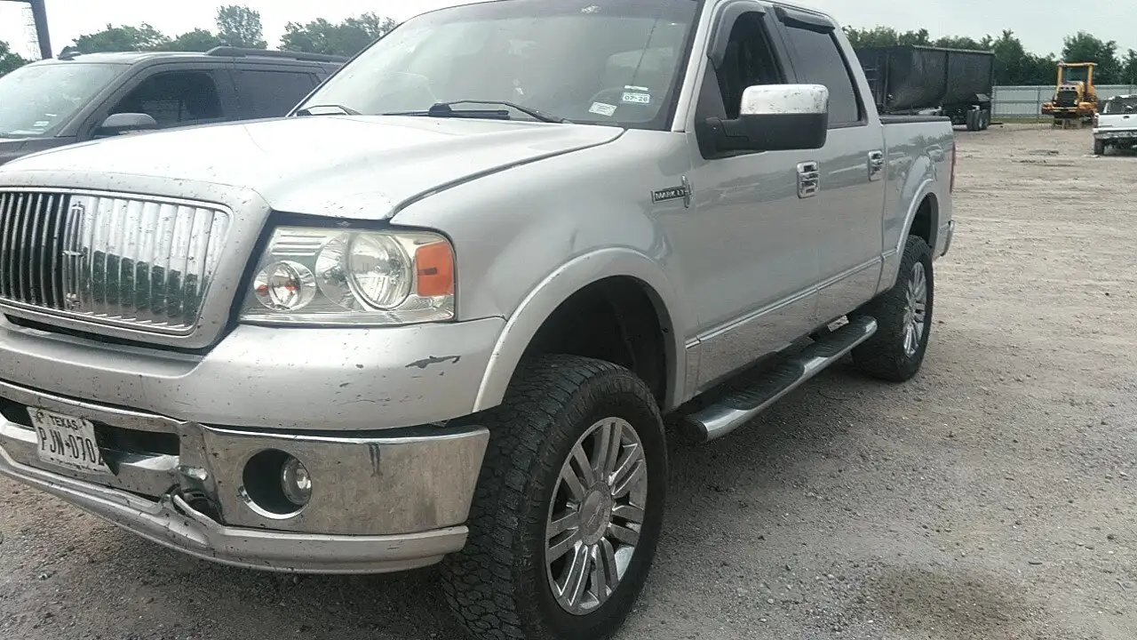 Photo of 2006 Lincoln Mark Lt