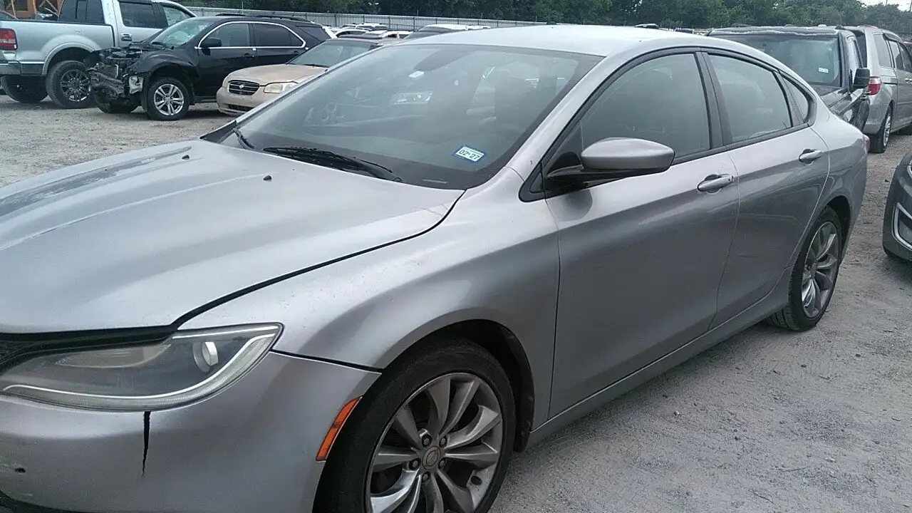 Photo of 2015 Chrysler 200