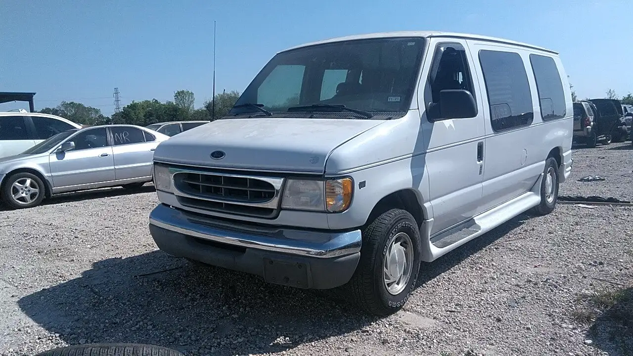 Photo of 2000 Ford E-150 Econoline