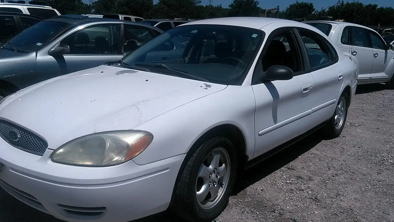 Photo of 2004 Ford Taurus