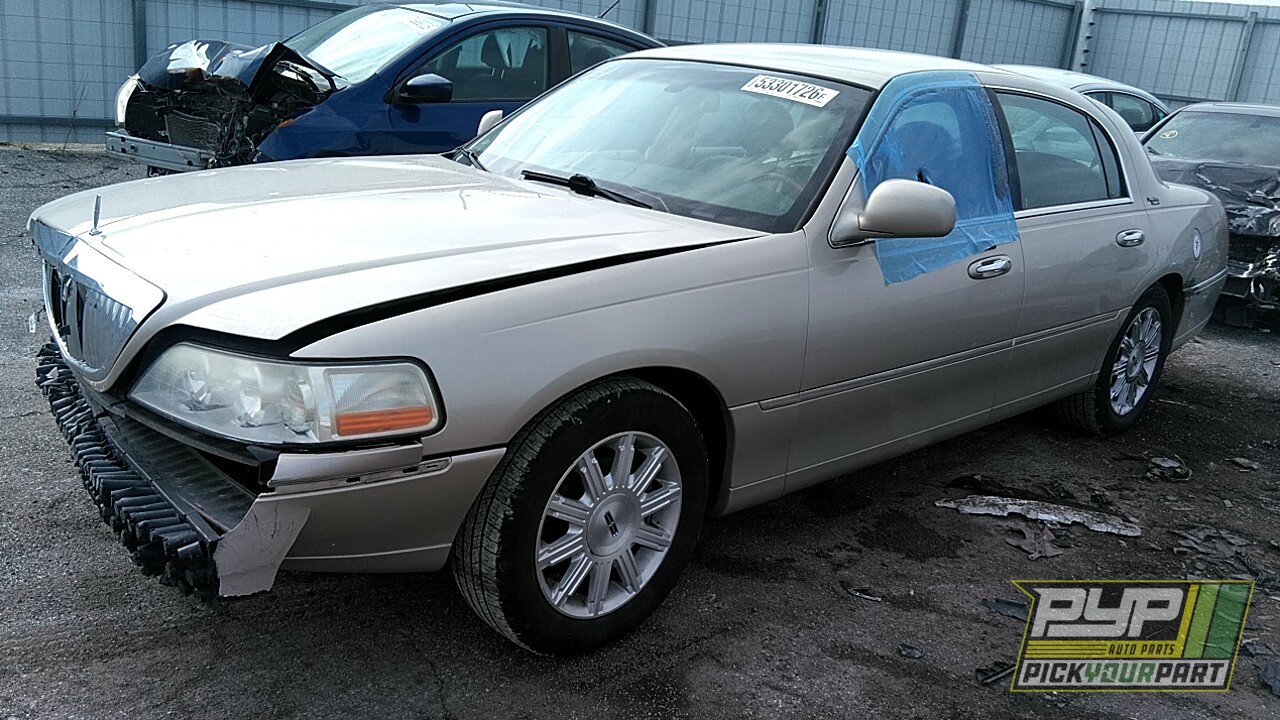 Photo of 2010 Lincoln Town Car