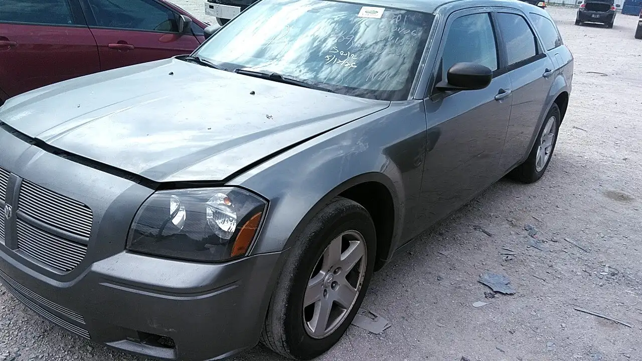 Photo of 2005 Dodge Magnum