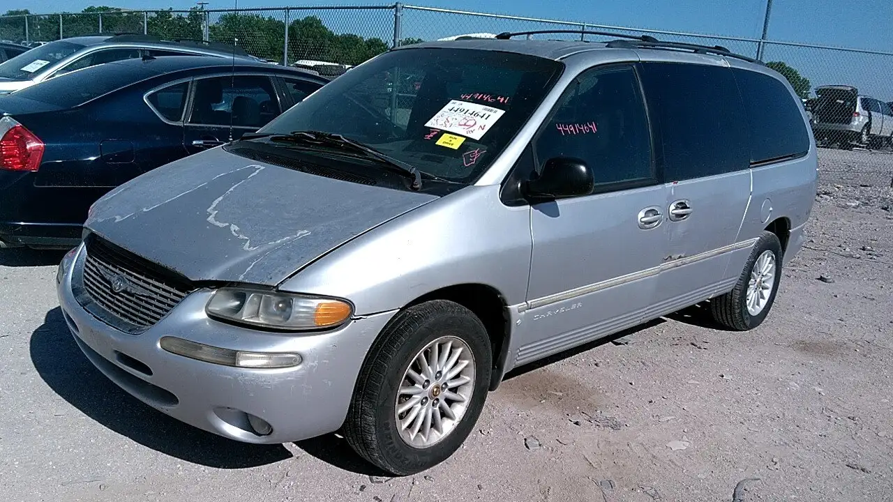 Photo of 2000 Chrysler Town & Country