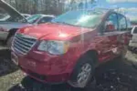 Photo of 2010 Chrysler Town & Country