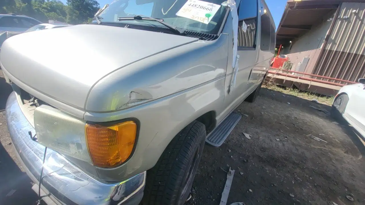 Photo of 2006 Ford E-350 Super Duty