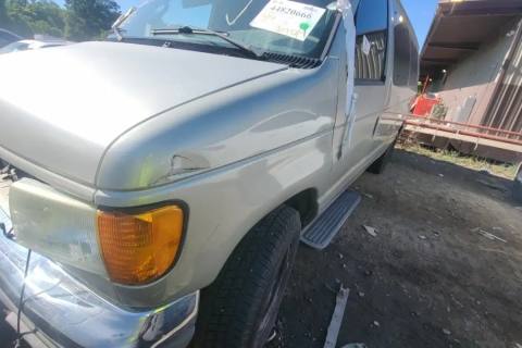 Photo of 2006 Ford E-350 Super Duty